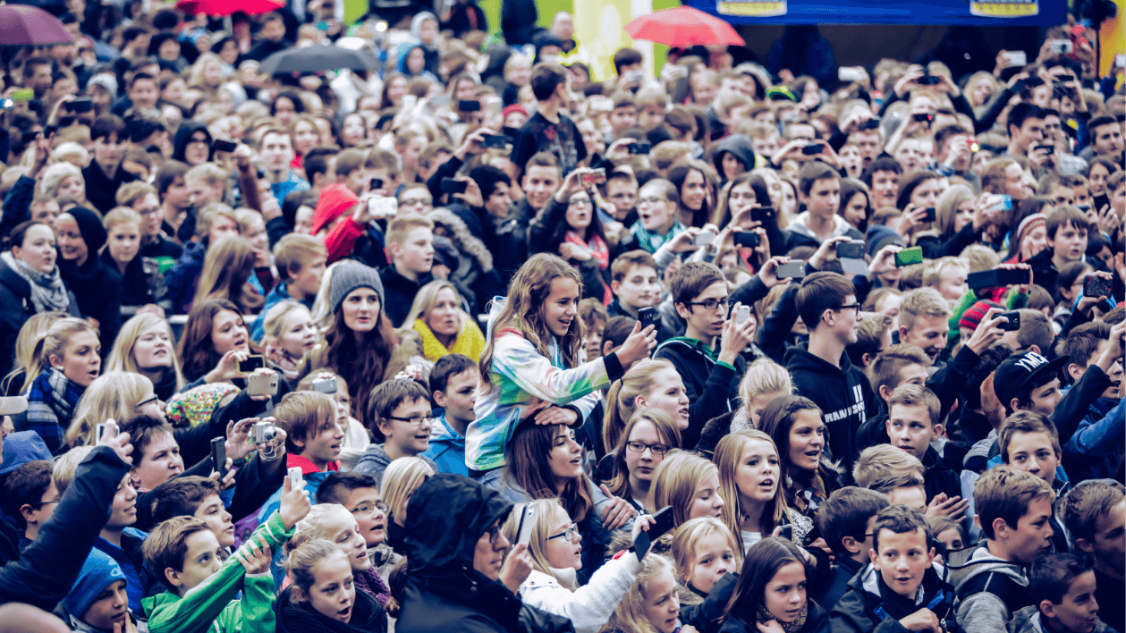 Live-Kommunikation und Public-Events: Gänsehaut & Glücksmomente Public Events für Großveranstaltungen – Live-Kommunikation. Großes Event für junges Publikum.