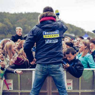 Schule macht Spaß: Halbstündiges Pausenhofkonzert an Bayerns Schulen mit Künstlern wie z.B. Sportfreunde Stiller und Mark Forster